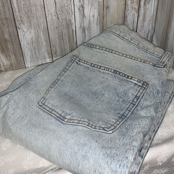 NWT universal threads vintage straight light‎ wash jeans. Size 10 Short - Picture 9 of 13